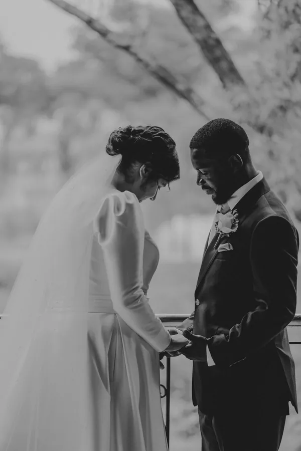 Black and white close-up of Cassandra and Jonathan holding hands before the ceremony